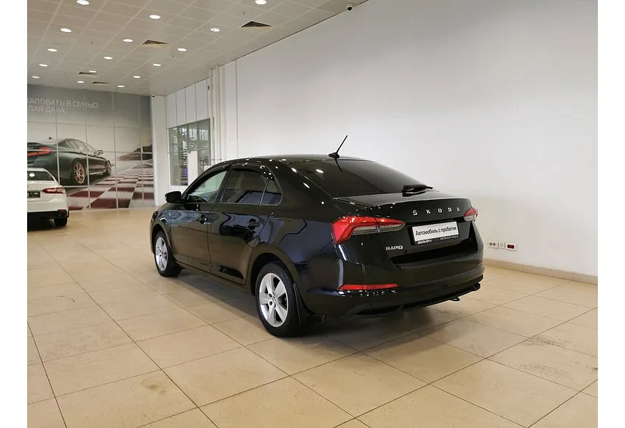 Skoda Rapid 1.6 AT (110 л.с.) Черный в АВИЛОН. Слайд №4