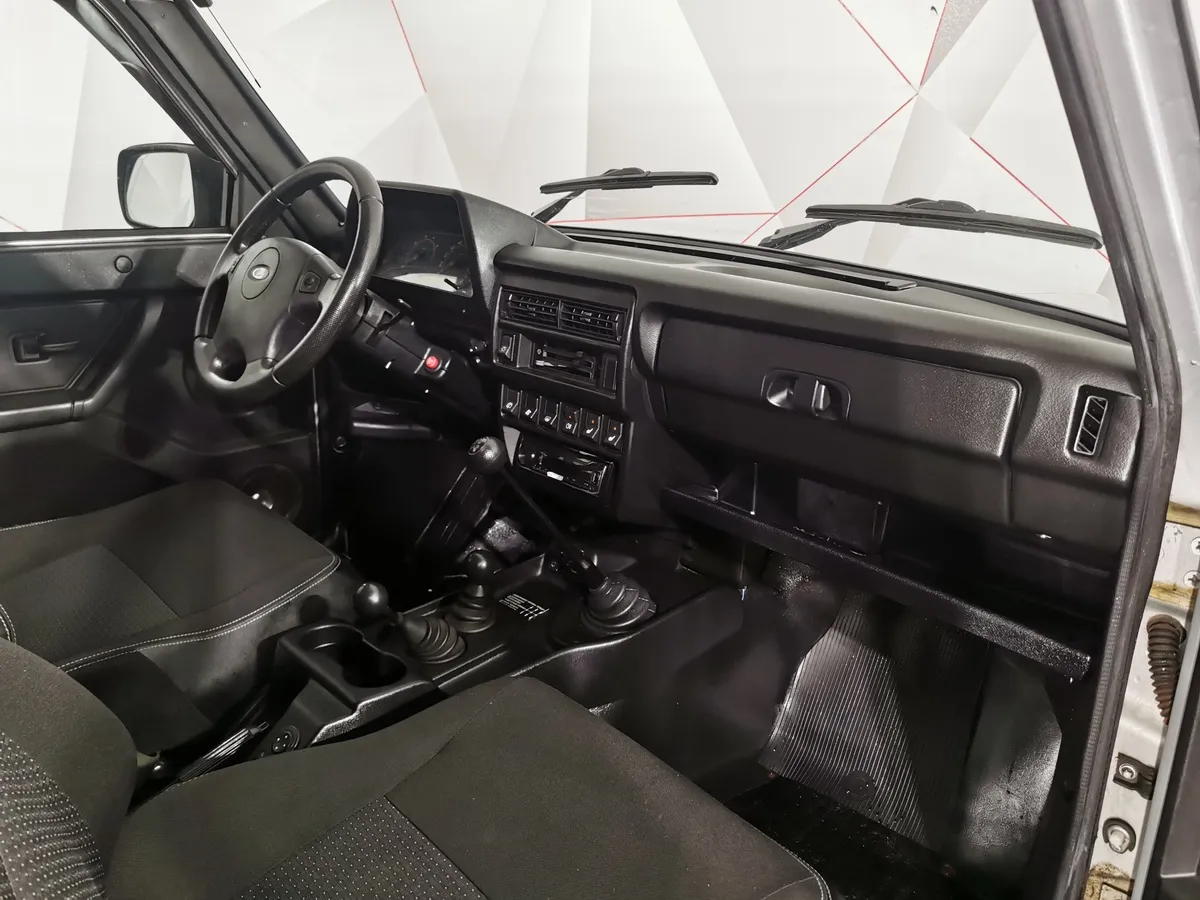 ВАЗ (Lada) 4x4 1.7 MT 8 кл. (Евро-4) (83 л.с.) Серебристый в АВИЛОН. Слайд №11
