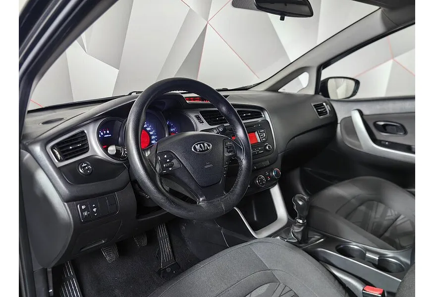 Kia Ceed 1.4 MT (100 л.с.) Черный в АВИЛОН. Слайд №19 Kia Ceed 1.4 MT (100 л.с.) Черный в АВИЛОН. Слайд №19