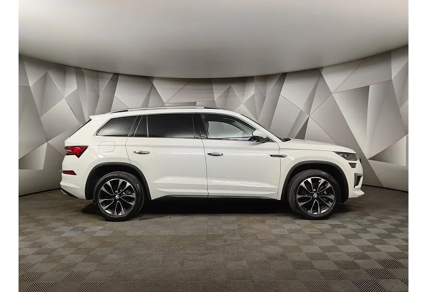 Skoda Kodiaq 2.0 TSI DSG 4WD (220 л.с.) Белый в АВИЛОН. Слайд №6