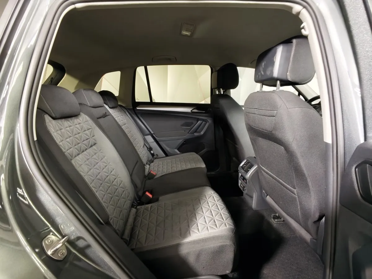 Volkswagen Tiguan 1.4 TSI BlueMotion DSG (150 л.с.) Comfortline Серый в АВИЛОН. Слайд №15