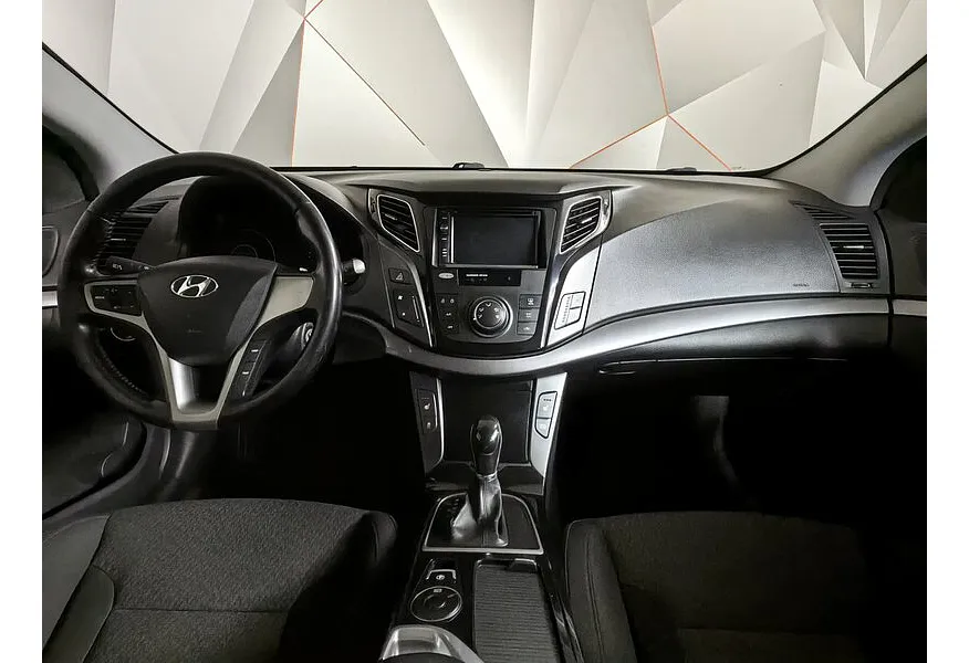 АВИЛОН - Hyundai i40 2.0 AT (150 л.с.) Comfort Черный - slide 9