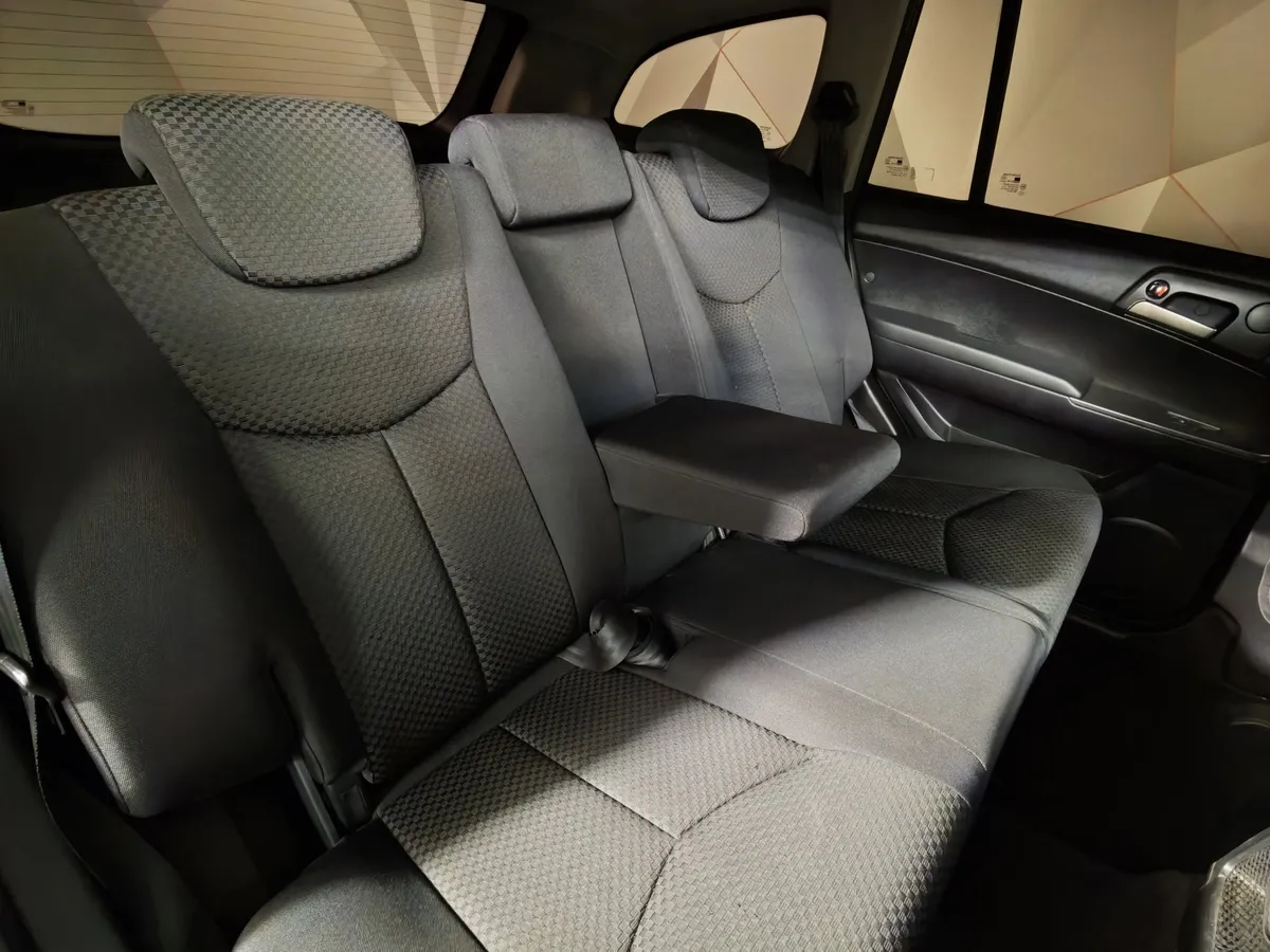 SsangYong Kyron 2.0 Xdi MT 4WD (141 л.с.) Черный в АВИЛОН. Слайд №17