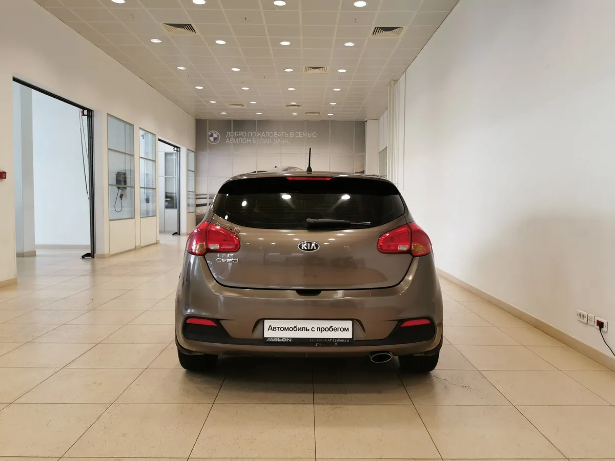 Kia Ceed 1.6 AT (129 л.с.) Коричневый в АВИЛОН. Слайд №8