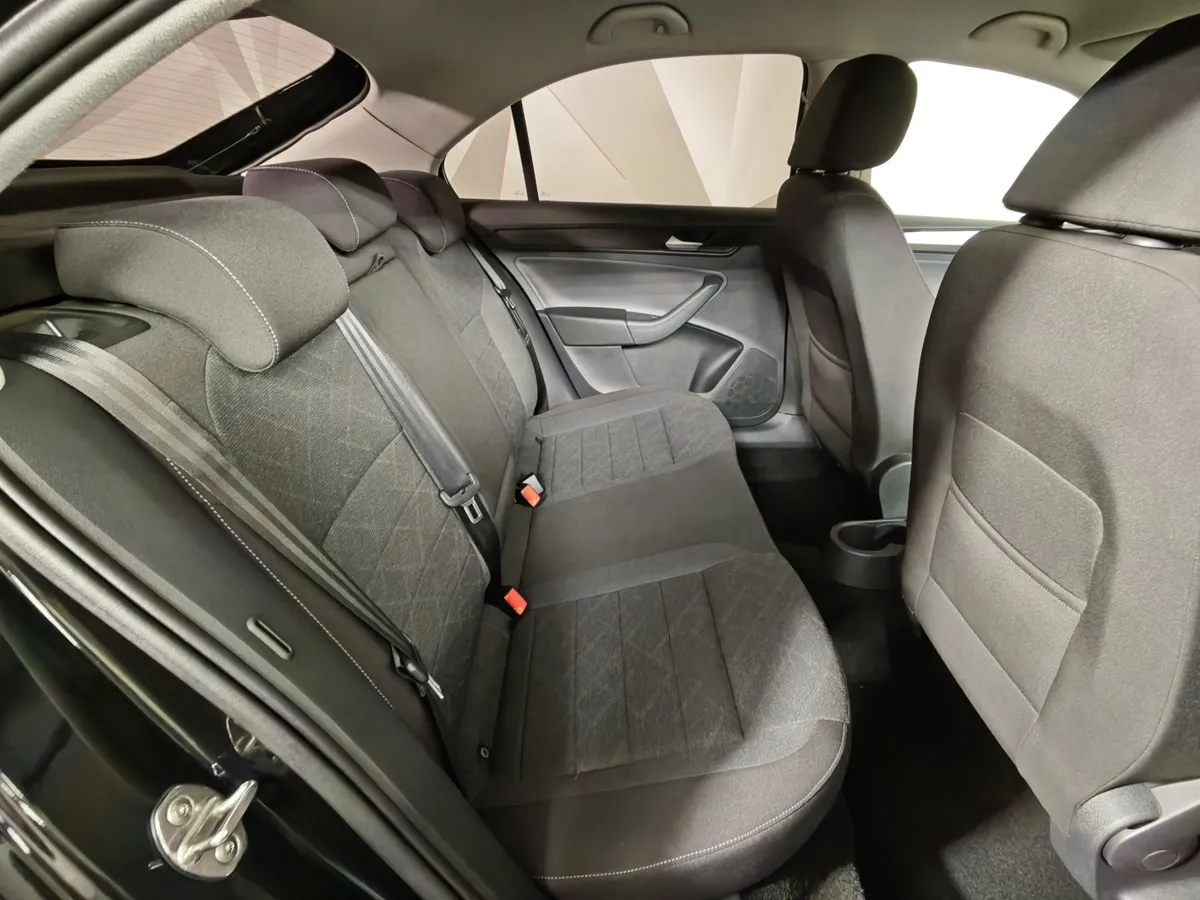 Volkswagen Polo 1.6 MPI AT (110 л.с.) Highline Черный в АВИЛОН. Слайд №16