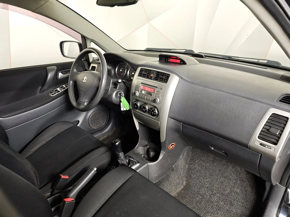 Suzuki Liana 1.6 MT 4WD (106 л.с.) Черный в АВИЛОН. Слайд №11