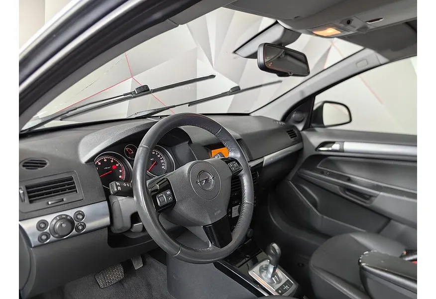 Opel Astra 1.6 AT (115 л.с.) Серебристый в АВИЛОН. Слайд №13