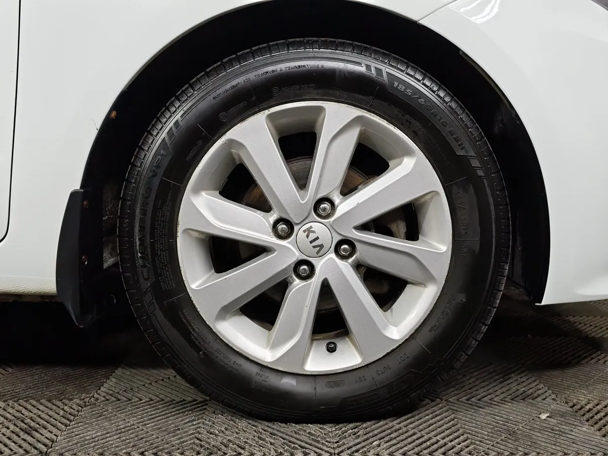 Kia Rio 1.6 MT (123 л.с.) Luxe Белый в АВИЛОН. Слайд №9