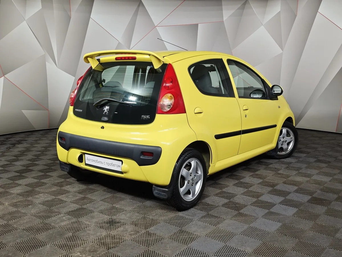 Peugeot 107 1.0 MT (68 л.с.) Active Желтый в АВИЛОН. Слайд №2