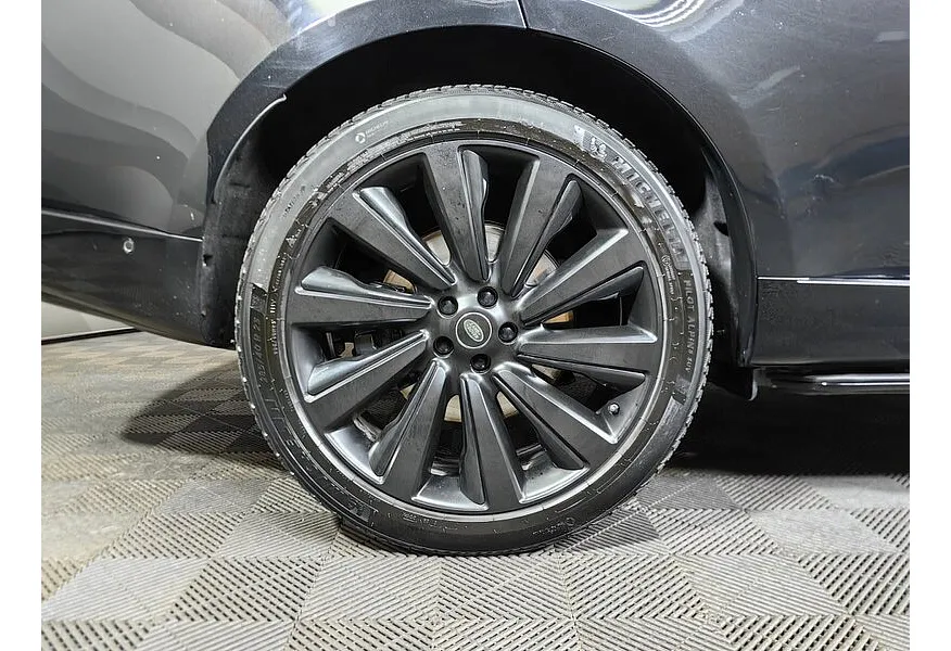 Land Rover Range Rover 4.4 P530 V8 AT AWD (530 л.с.) Autobiography Черный в АВИЛОН. Слайд №9