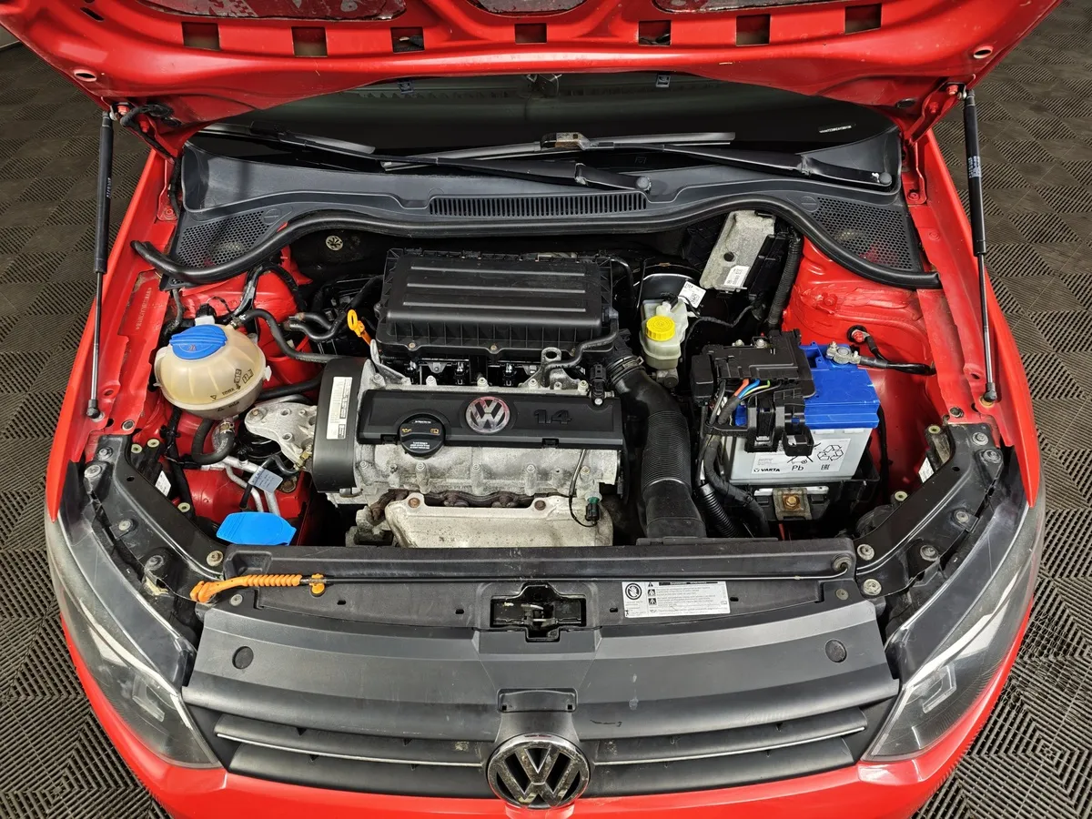 Volkswagen Polo 1.4 DSG (85 л.с.) Comfortline Красный в АВИЛОН. Слайд №11