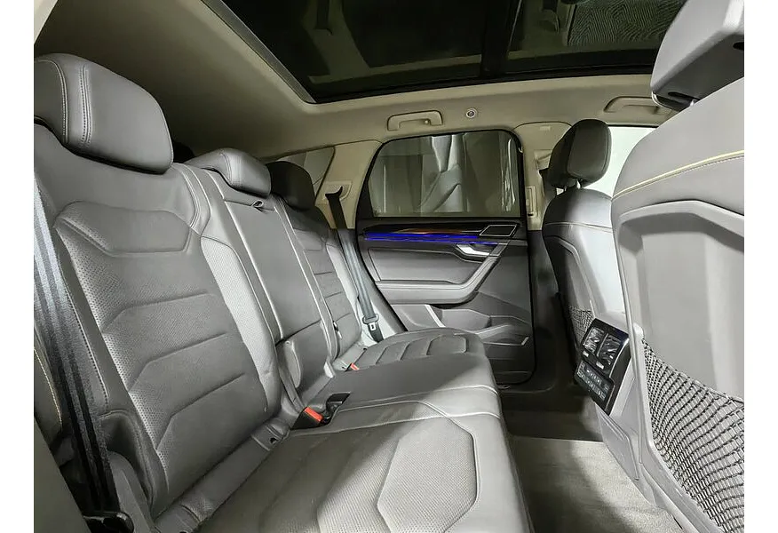 Volkswagen Touareg 3.0 V6 TDI Tiptronic 4Motion (249 л.с.) Exclusive Черный в АВИЛОН. Слайд №16