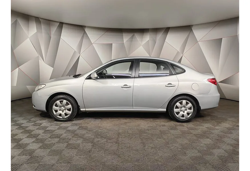 Hyundai Elantra 1.6 MT (122 л.с.) Серебристый в АВИЛОН. Слайд №5