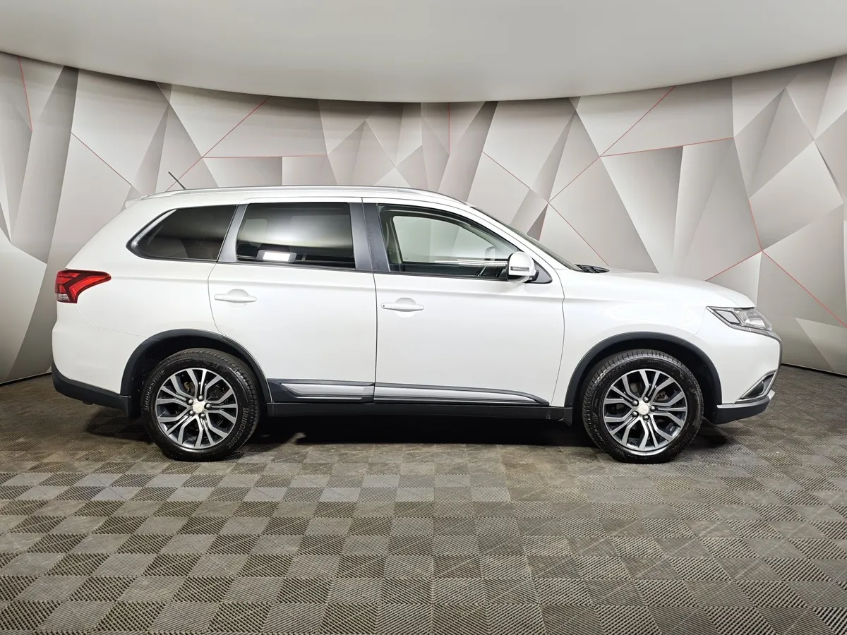 Mitsubishi Outlander 2.0 CVT 4WD (146 л.с.) Instyle E29 Белый в АВИЛОН. Слайд №6