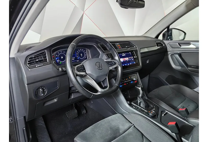 Volkswagen Tiguan 1.4 TSI 4Motion AT (150 л.с.) Exclusive Черный в АВИЛОН. Слайд №19