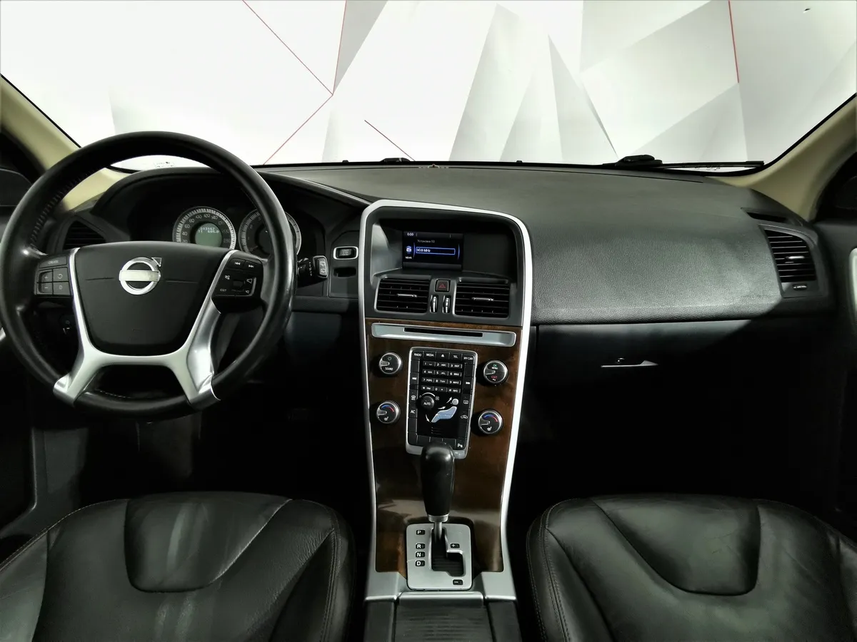 Volvo XC60 2.0 T AT (203 л.с.) Черный в АВИЛОН. Слайд №13