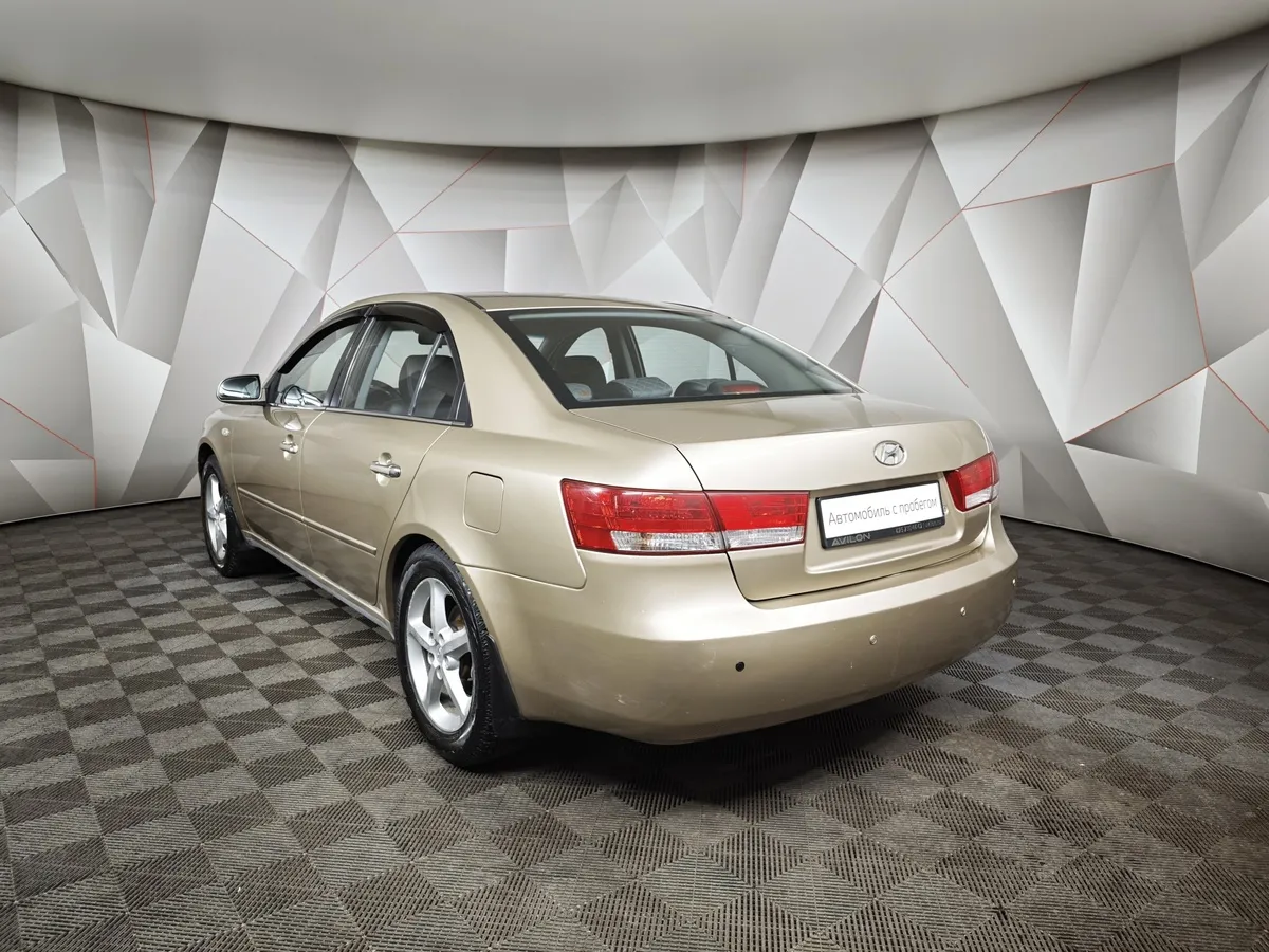 Hyundai Sonata 2.4 AT (174 л.с.) Бежевый в АВИЛОН. Слайд №4