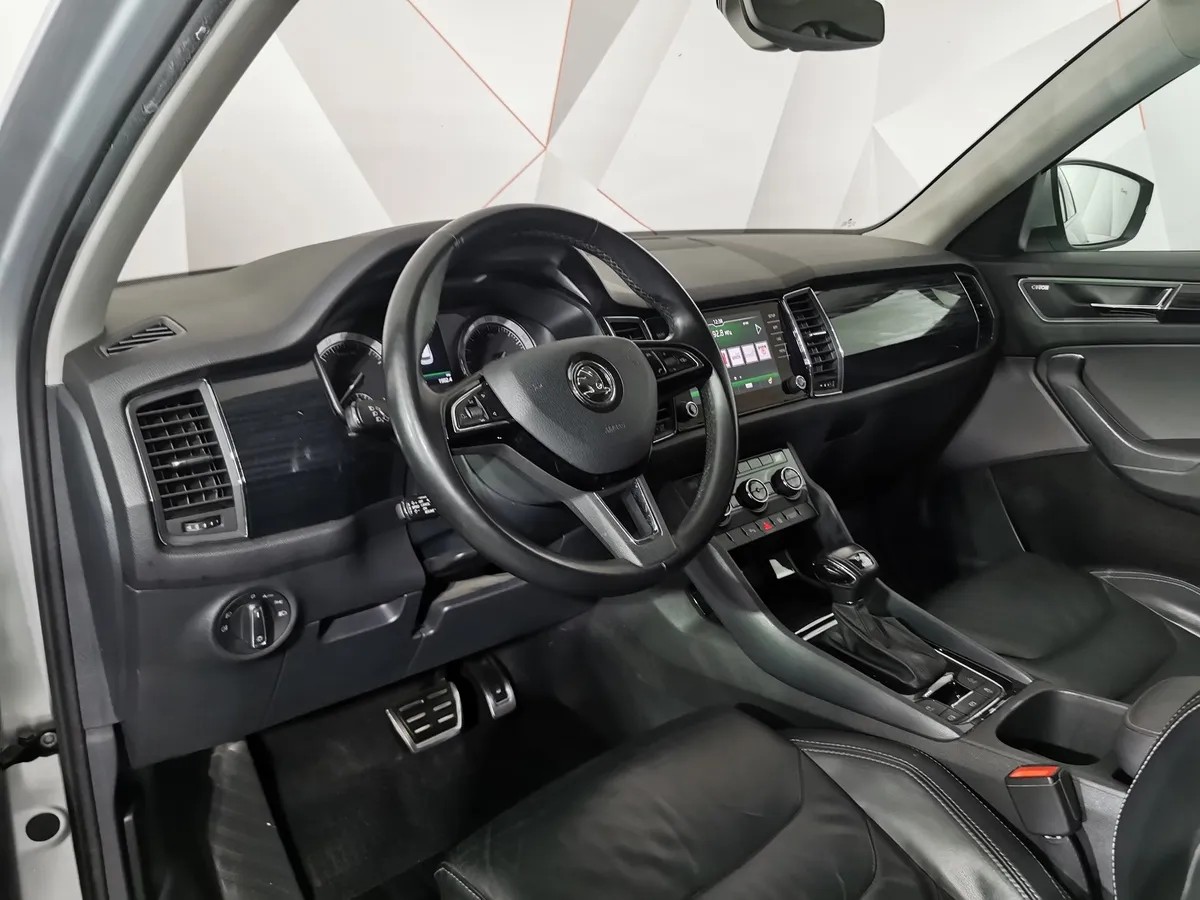 Skoda Kodiaq 2.0 TDI DSG 4X4 (150 л.с.) Серебристый в АВИЛОН. Слайд №18