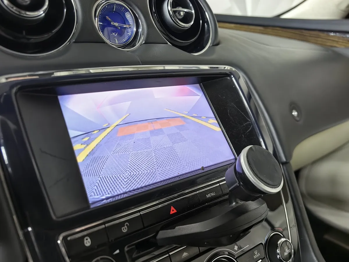 Jaguar XJ 3.0 AT AWD LWB (340 л.с.) Portfolio Черный в АВИЛОН. Слайд №20