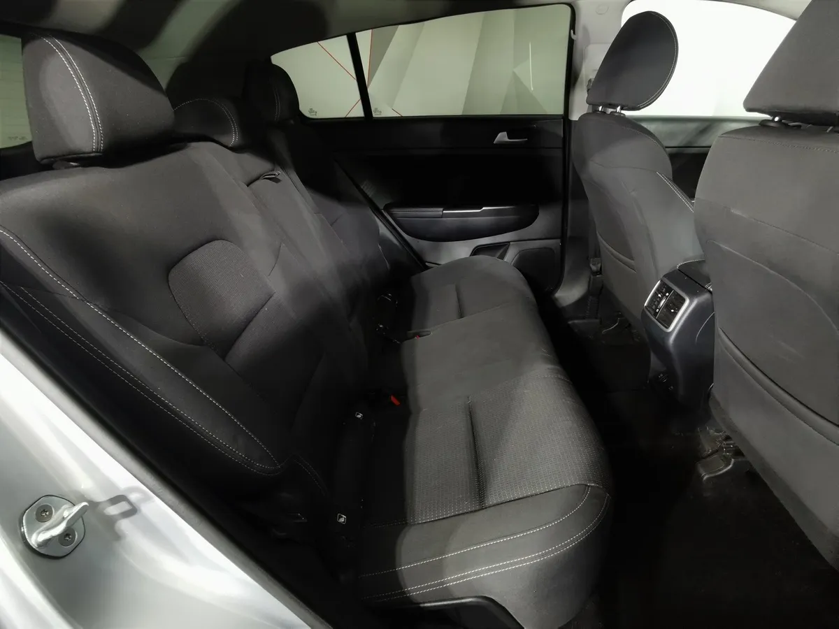 Kia Sportage 2.0 AT (150 л.с.) Серебристый в АВИЛОН. Слайд №15