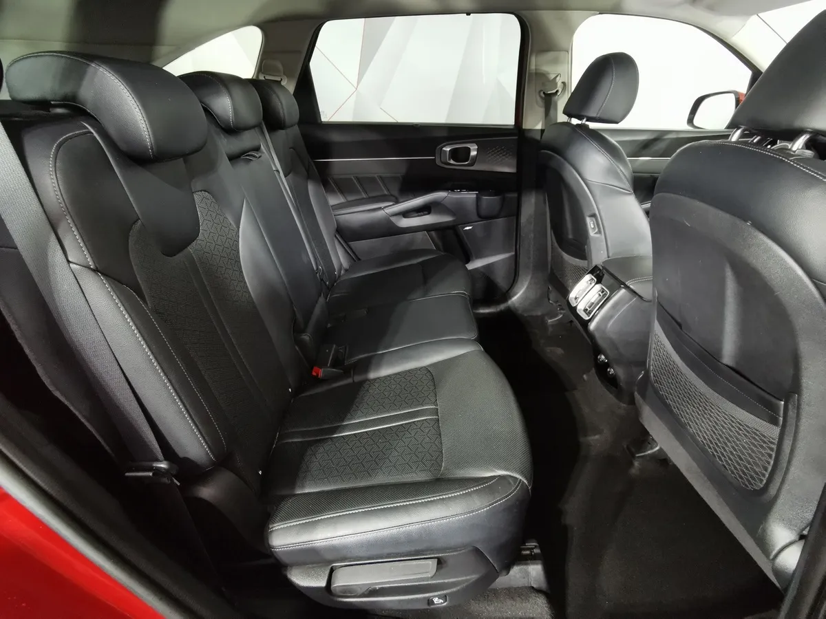 Kia Sorento 2.2 CRDi 4WD DCT (199 л.с.) Luxe Красный в АВИЛОН. Слайд №15