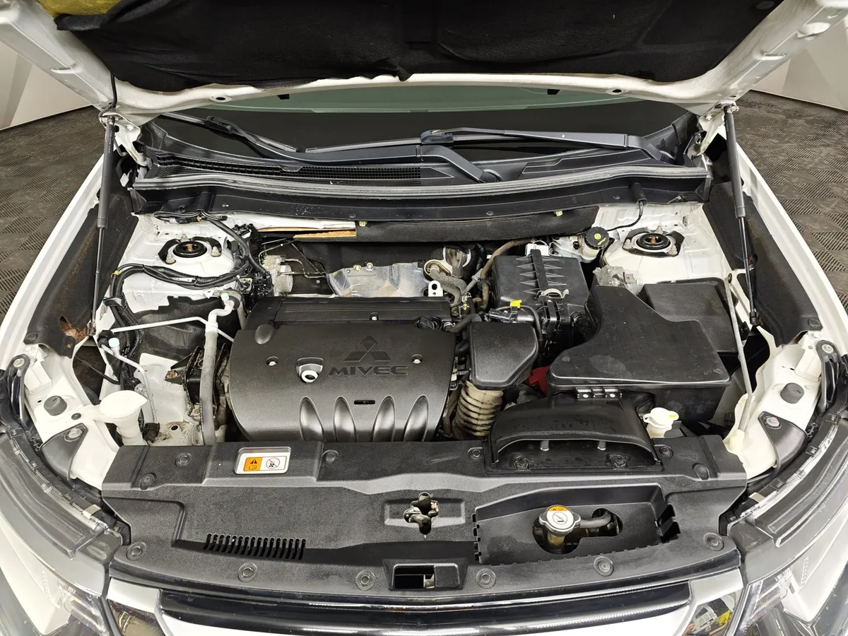 Mitsubishi Outlander 2.0 CVT 4WD (146 л.с.) Instyle E29 Белый в АВИЛОН. Слайд №11