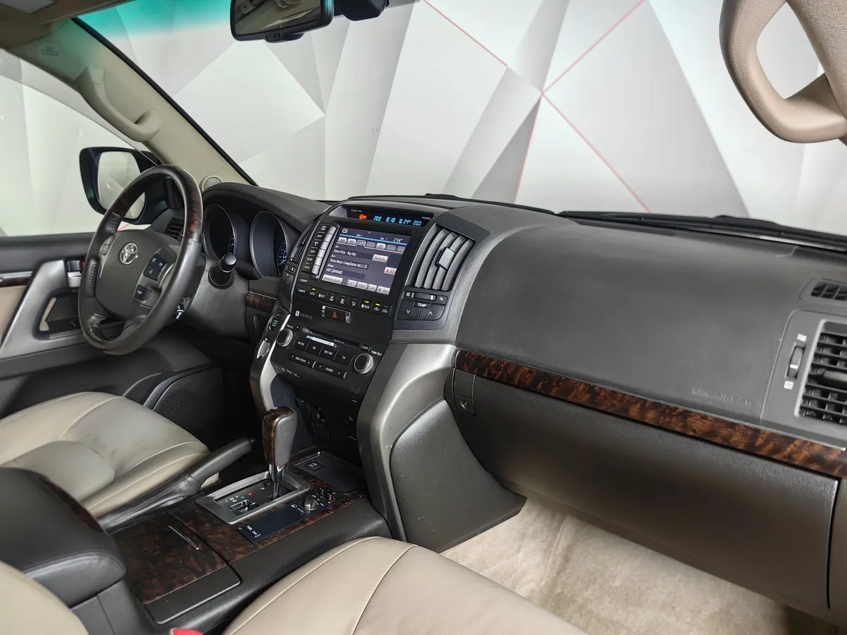Toyota Land Cruiser 4.5 Twin-Turbo D AT 4WD (5 мест) (235 л.с.) Престиж Черный в АВИЛОН. Слайд №13