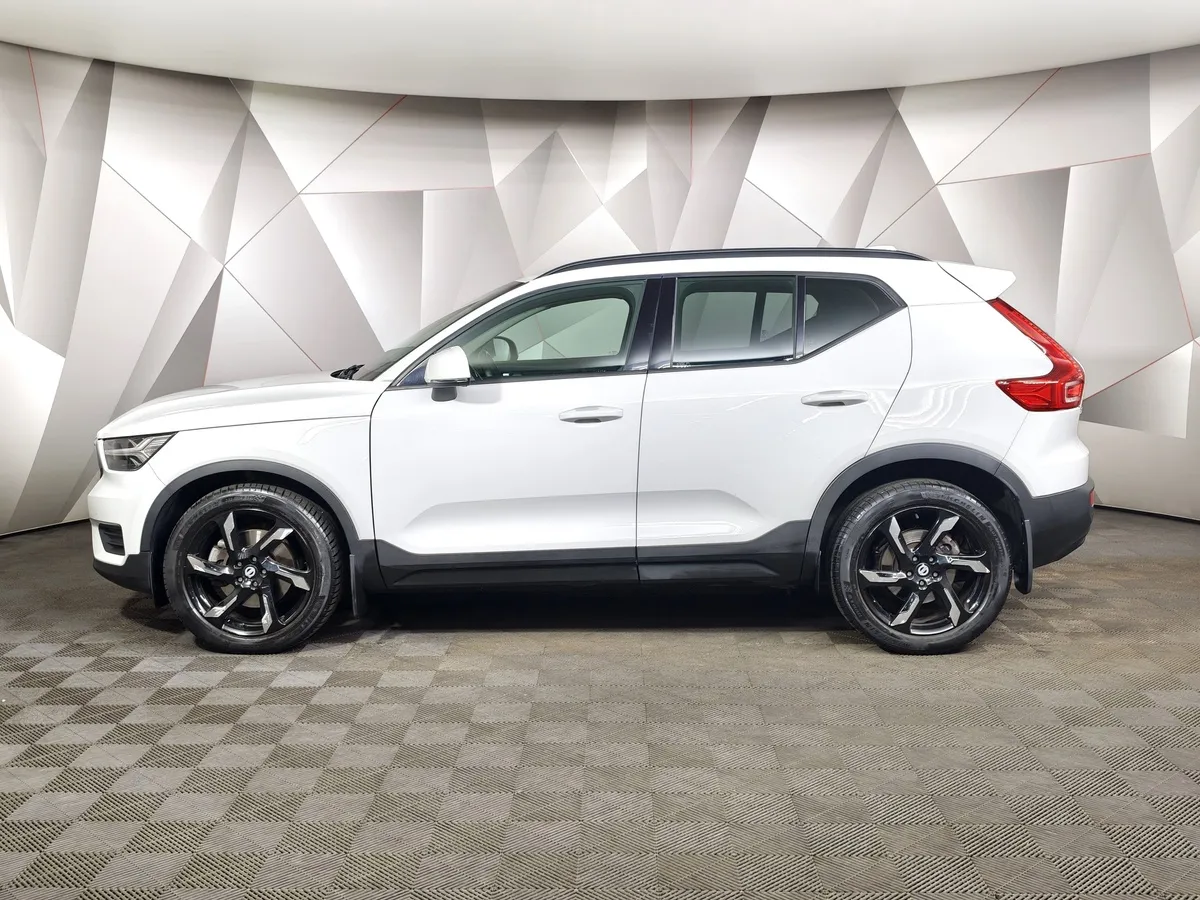 Volvo XC40 2.0 D3 Drive-E AT AWD (150 л.с.) Momentum Белый в АВИЛОН. Слайд №5