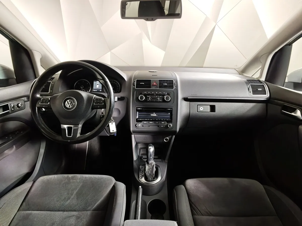 Volkswagen Touran 2.0 TDI DSG (110 л.с.) Highline Серебристый в АВИЛОН. Слайд №12