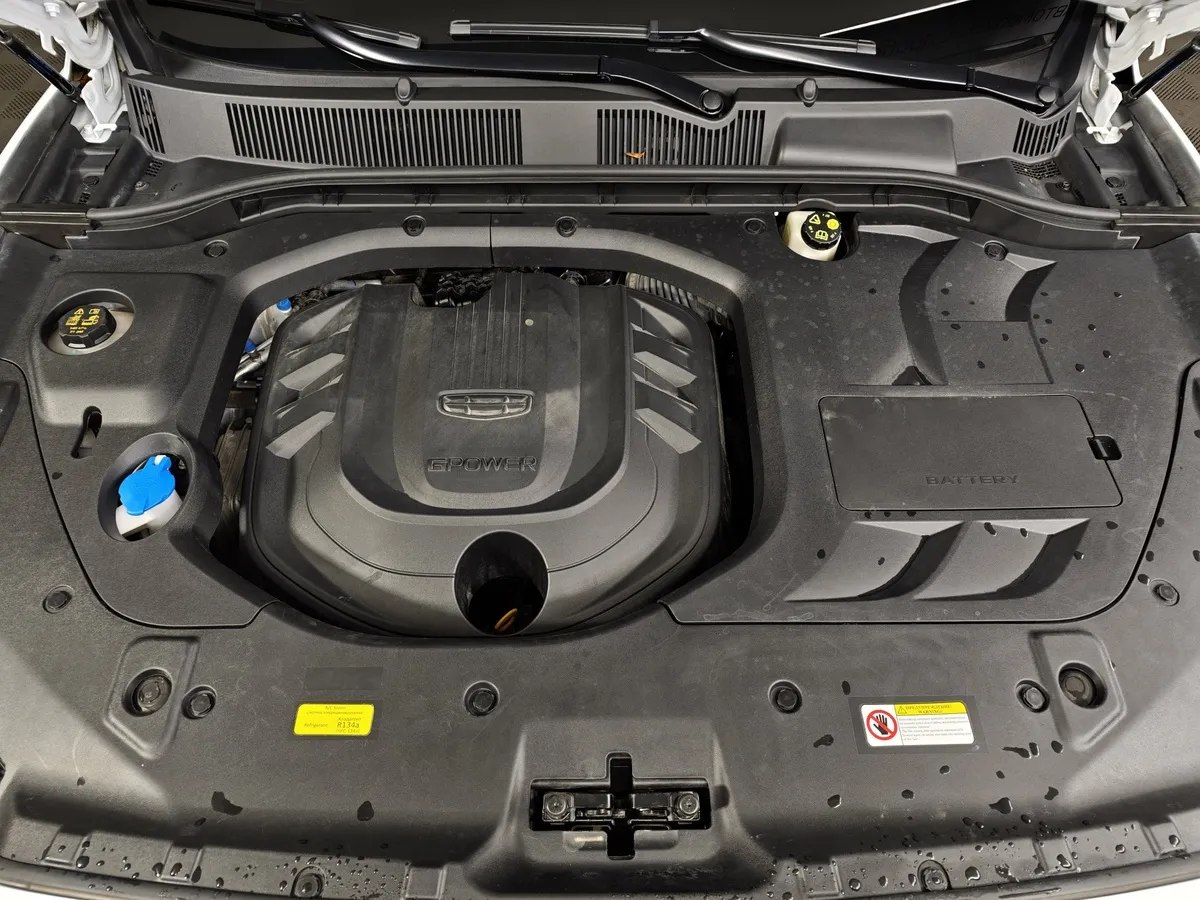 Geely Atlas Pro 1.5T AT FWD (177 л.с.) Luxury Белый в АВИЛОН. Слайд №11