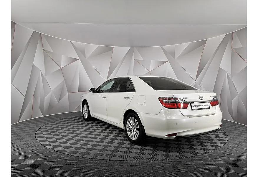 Toyota Camry 2.5 AT (181 л.с.) Белый в АВИЛОН. Слайд №4
