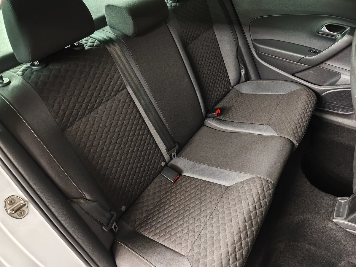 Volkswagen Polo 1.6 MPI AT (110 л.с.) Highline Белый в АВИЛОН. Слайд №17