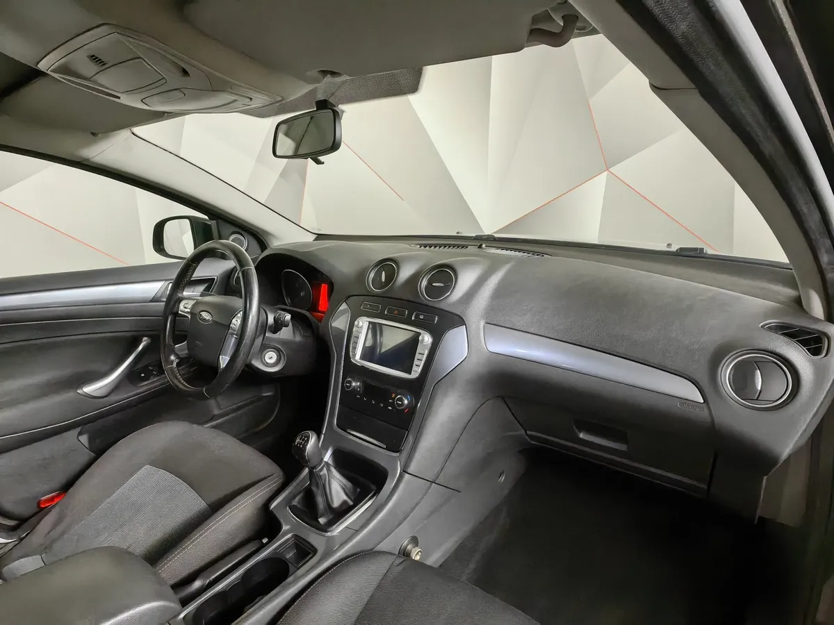 Ford Mondeo 2.0 MT (145 л.с.) Черный в АВИЛОН. Слайд №10