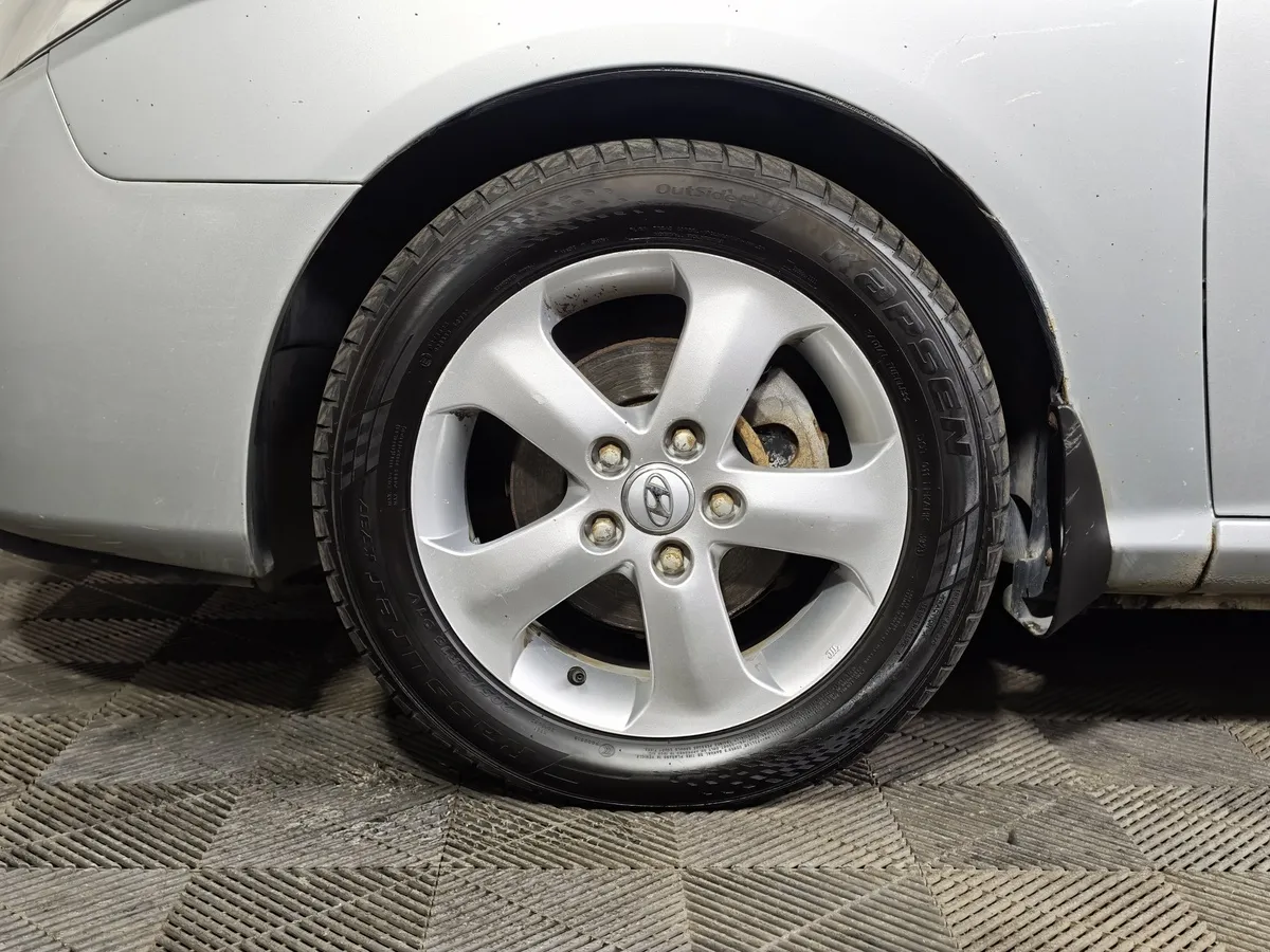 Hyundai Elantra 1.6 AT (122 л.с.) Серебристый в АВИЛОН. Слайд №9