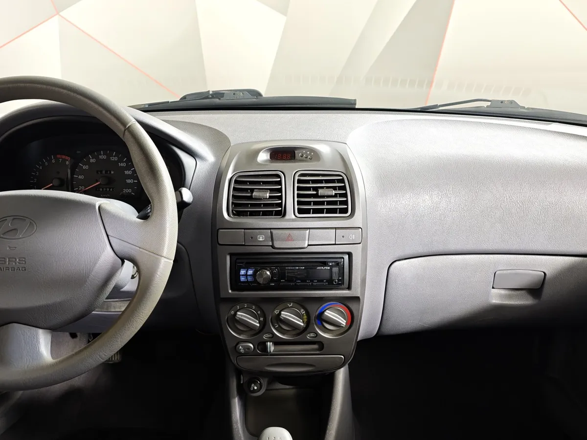 Hyundai Accent 1.5 MT (102 л.с.) Серый в АВИЛОН. Слайд №14