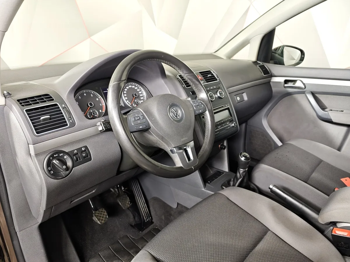 Volkswagen Touran 1.4 TSI MT (140 л.с.) Highline Коричневый в АВИЛОН. Слайд №18