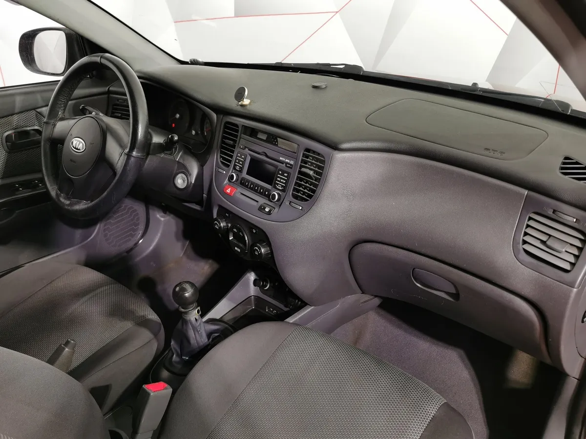 Kia Rio 1.4 MT (97 л.с.) Оранжевый в АВИЛОН. Слайд №12