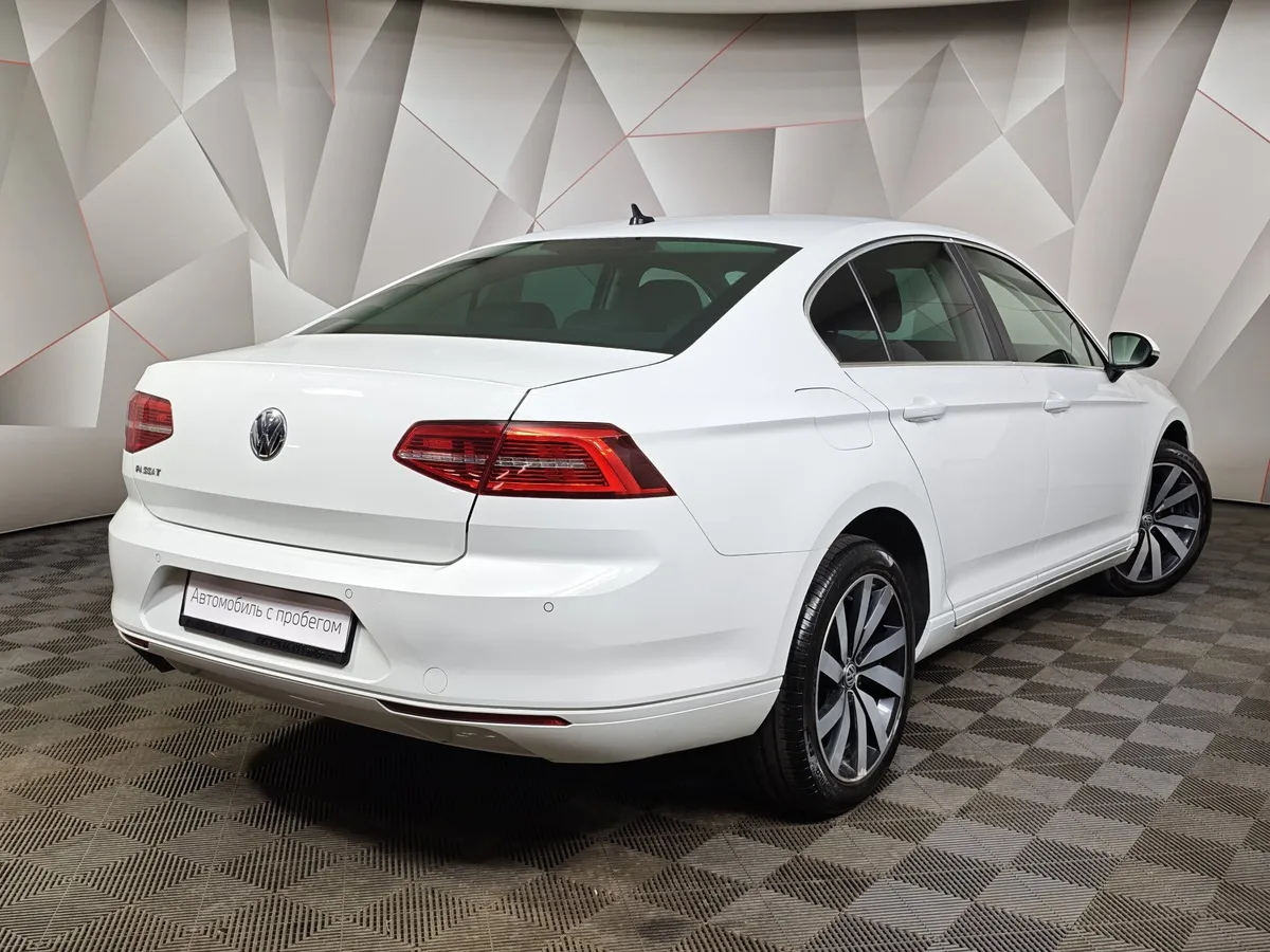 Volkswagen Passat 1.8 TSI BlueMotion DSG (180 л.с.) Highline Белый в АВИЛОН. Слайд №2
