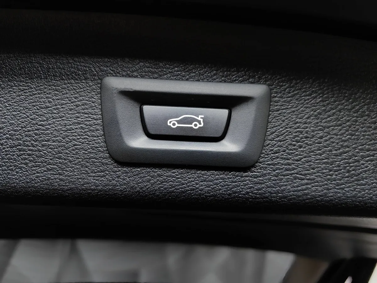 BMW X3 xDrive28i AT (245 л.с.) Base Локальная сборка Черный в АВИЛОН. Слайд №18