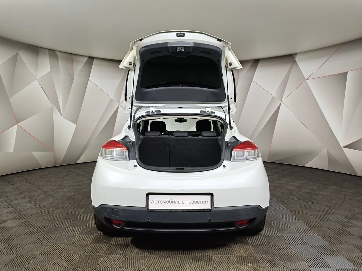 Renault Megane 2.0 CVT (138 л.с.) Белый в АВИЛОН. Слайд №11