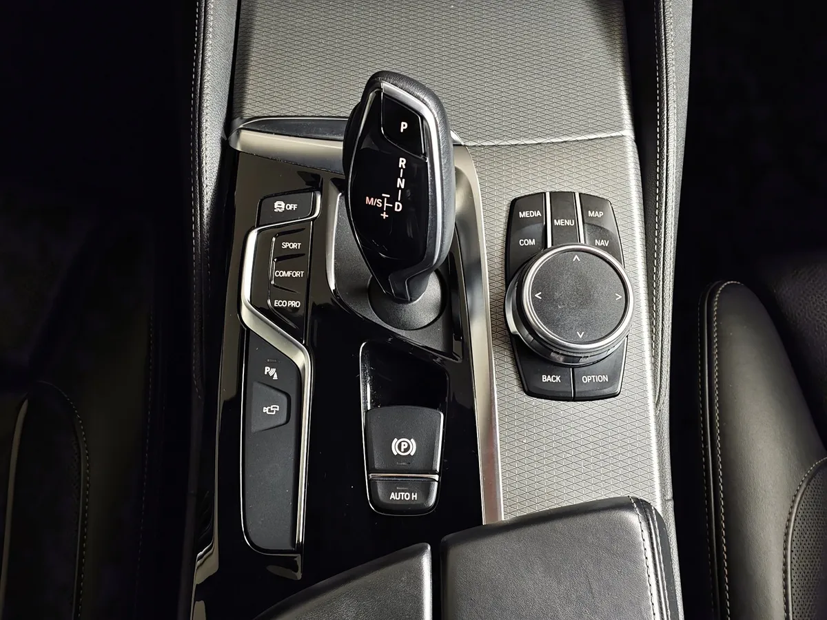 BMW 5 серия M550d xDrive Steptronic (400 л.с.) Черный в АВИЛОН. Слайд №21