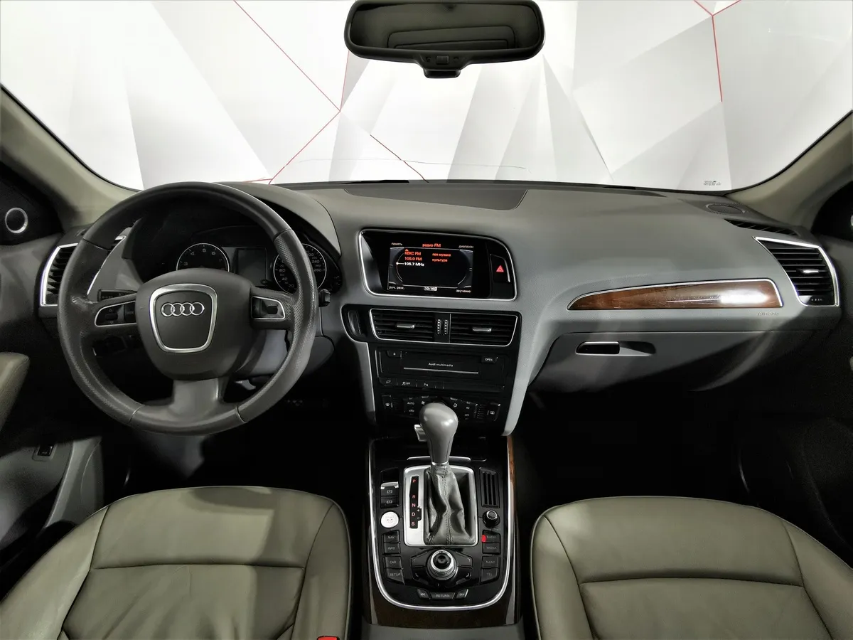 Audi Q5 2.0 TFSI tiptronic quattro (211 л.с.) Коричневый в АВИЛОН. Слайд №13