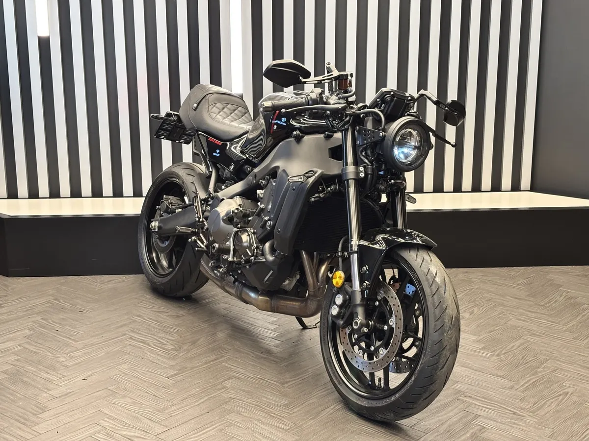 Yamaha XSR900 888 см³ (120 л.с.) (120) 888 Черный в АВИЛОН. Слайд №2