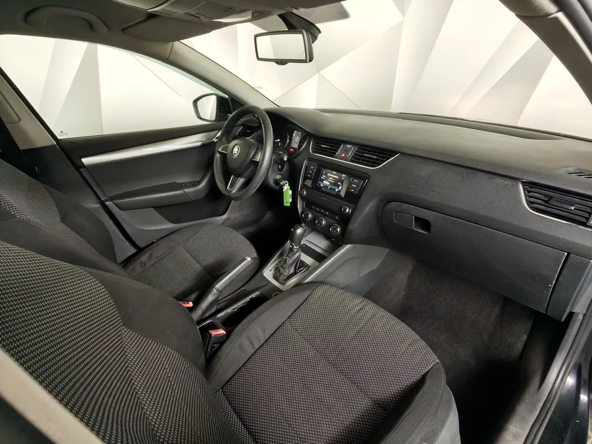 Skoda Octavia 1.6 MPI AT (110 л.с.) Черный в АВИЛОН. Слайд №13