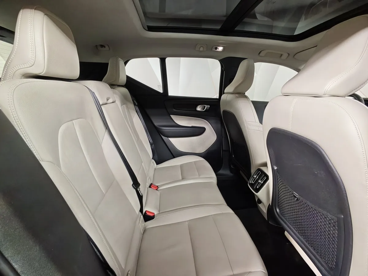 Volvo XC40 2.0 T5 Drive-E AT AWD (247 л.с.) Inscription Бежевый в АВИЛОН. Слайд №16