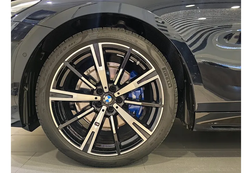 BMW 5 серия 530i xDrive AT (252 л.с.) Черный в АВИЛОН. Слайд №7