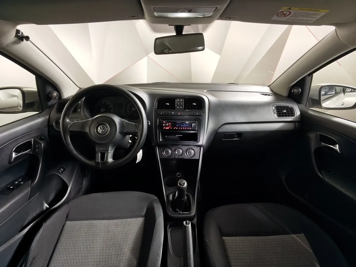 Volkswagen Polo 1.6 Tiptronic (105 л.с.) Comfortline Серебристый в АВИЛОН. Слайд №12