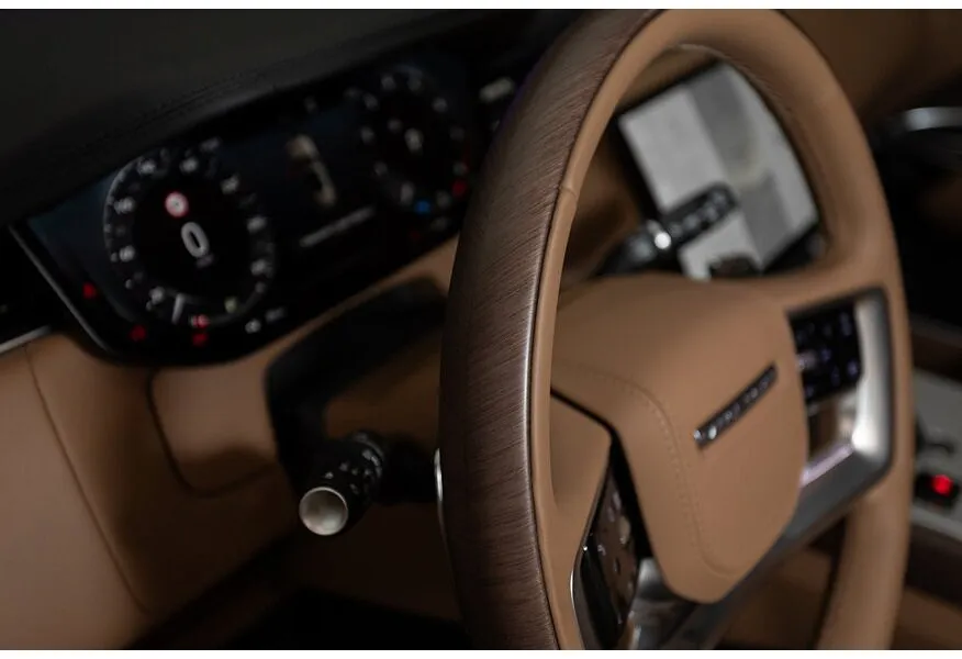 Land Rover Range Rover 4.4 P530 V8 LWB AT AWD (530 л.с.) Autobiography Черный в АВИЛОН. Слайд №20