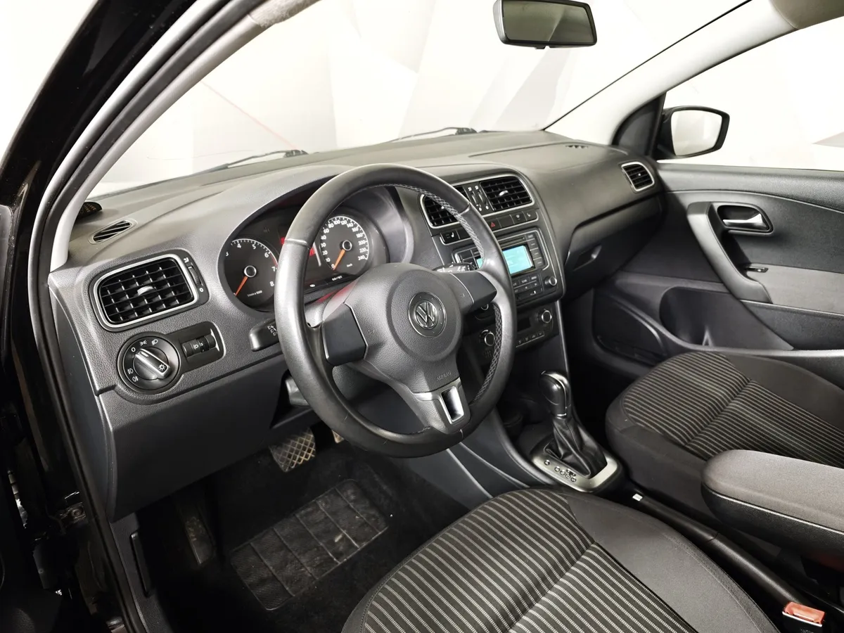 Volkswagen Polo 1.6 MPI AT (110 л.с.) Highline Черный в АВИЛОН. Слайд №17
