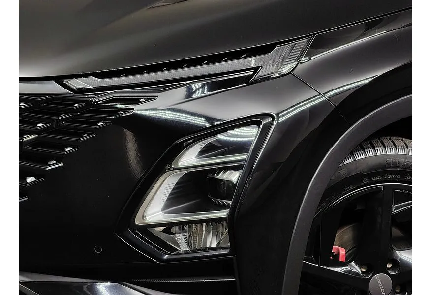 Omoda C5 1.5T CVT (147 л.с.) Ultimate (красные элементы экстерьера) Черный в АВИЛОН. Слайд №10